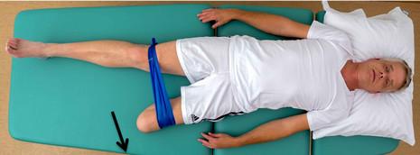 Oefeningen voor de spierkracht met de elastische band (Dynaband) Kleine bilspier U ligt op uw buik.