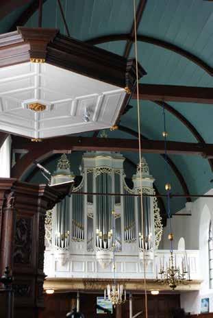 alle veranderingen uit 1964 ongedaan gemaakt. De oude orgelbank was er nog. Op het bovenwerk kwamen weer twee tongwerken een luxe voor een dorpsorgel!