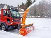 Inzetmogelijkheden in verschillende seizoenen Winterdienst met sneeuwschuif of sneeuwborstel en opzetstrooier.
