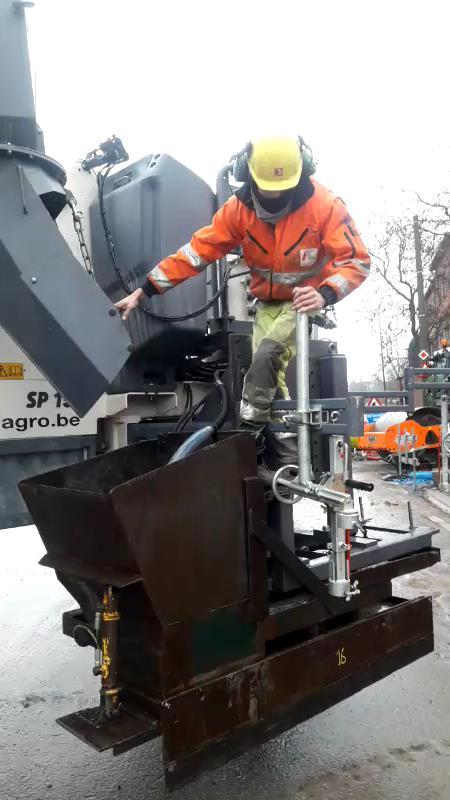 o Praktijkvoorbeeld 2 Verklaringen werfleider (tijdens 1u): XX van betonmachine gevallen, schouder beetje zeer gedaan.