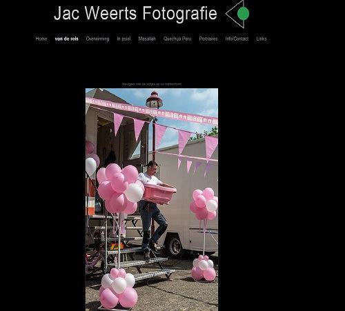 Internationaal Kermisboeken nieuws Van de reis Fotograaf, en voormalig leerkracht Stichting Rijdende School wil in november 2014 een boek met de titel van de reis gaan uitbrengen.