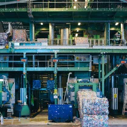 Blikjes worden gesmolten en het aluminium verkocht aan bedrijven die er opnieuw blikjes van maken. Ook de grondstof granulaat, afkomstig van de PET-flessen wordt verhandeld en opnieuw gebruikt.