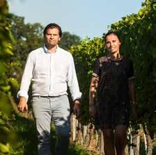 MET TOEKOMST Baeten Vinostore in Maaseik: meer dan 300 wijnen Raf en Michèle Baeten 2014 Focus op Kwaliteitsvolle wijnen In 2014 wordt besloten de voeding af te stoten en volledig voor de wijn te
