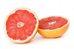 Snijd de grapefruit doormidden, snijd met een mes langs de membramen en langs de rand.