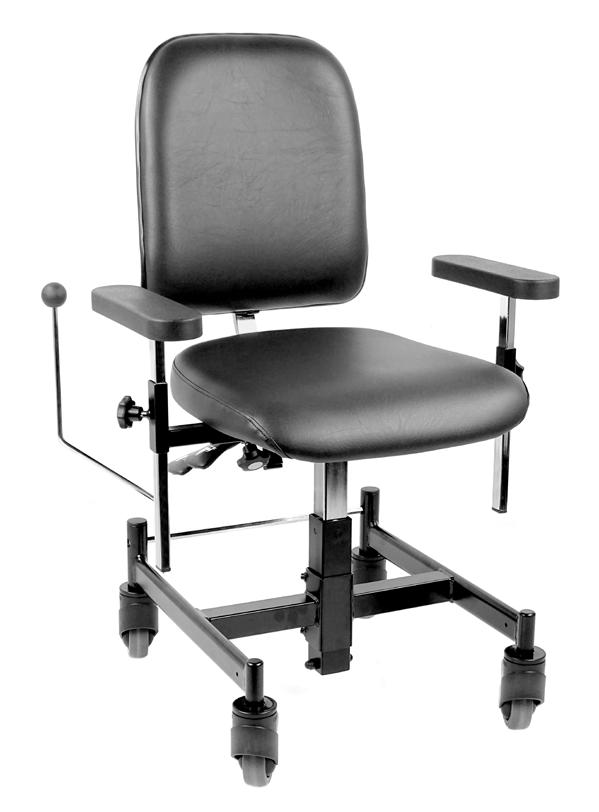 De trippelstoel is voorzien van een H-frame onderstel waardoor je gemakkelijker met je voeten over de grond kunt bewegen.