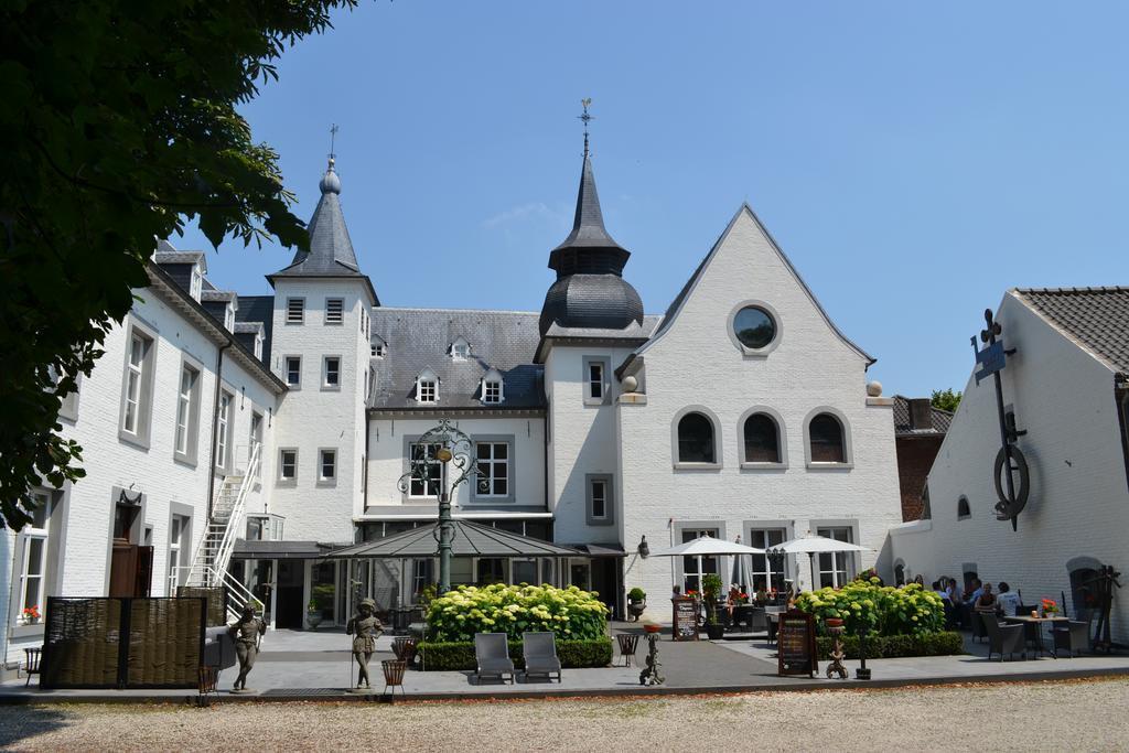 Zakelijke bijeenkomsten bij Kasteel Doenrade Verscholen in een groen dal en omgeven door landerijen en bossen ligt het bijzondere Kasteel Doenrade.