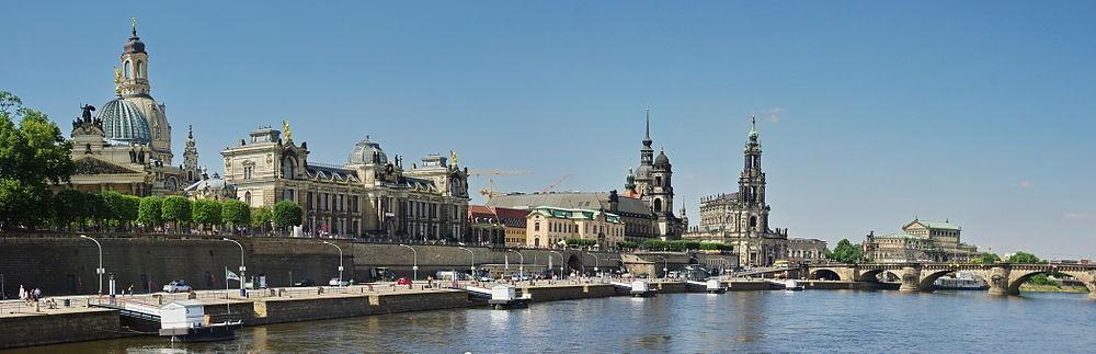 Na de éénwoording veranderde Dresden totaal. Hoewel een groot deel van de gebouwen in de binnenstad vrij jong zijn, lijken ze oud.