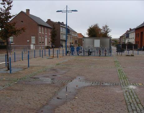 de Molenbeek in het centrum van Velm.