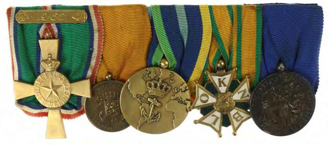 The 1939-1948 Star en England The France and Germany Star 1 2432 2432 Spang met 5 onderscheidingen: Nieuw-Guineakruis met