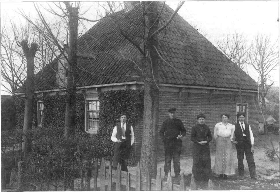 10 Anna geb. 4-3-1889, woonde in Uitgeest op Assum, aldaar overl. 17-1-1949, tr. Castricum 3-12-1908 met Jacob (Jaap) Frantsen, geb.