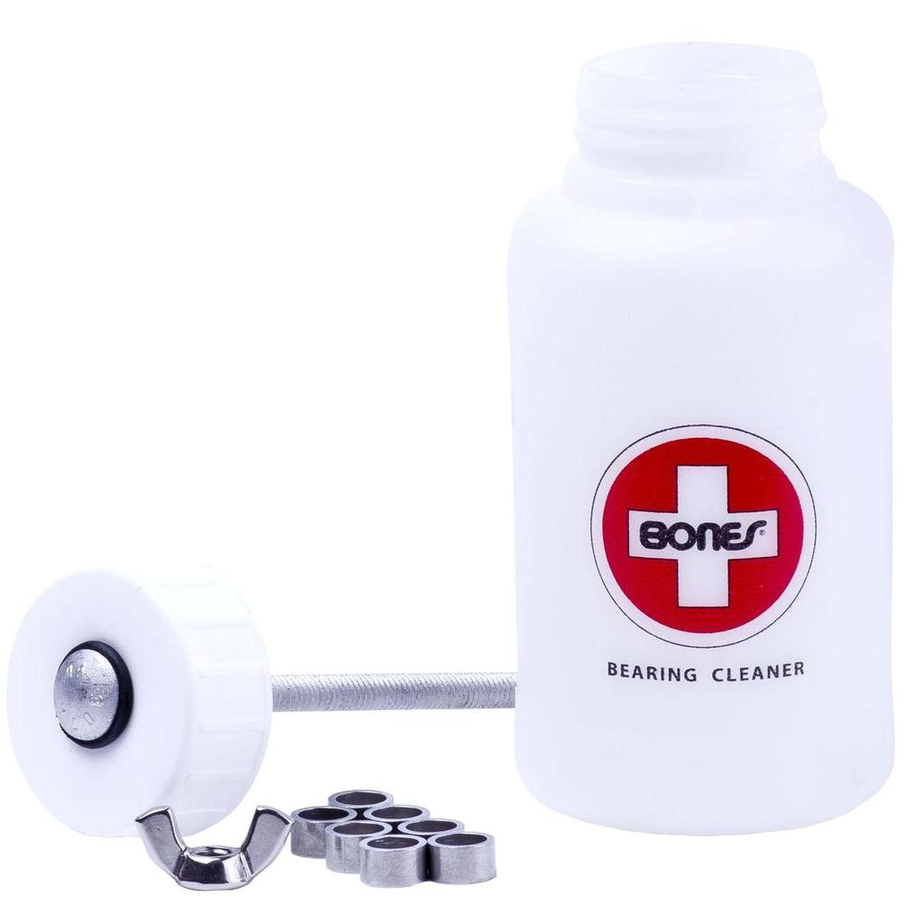 Stap 3: Voor het schoonmaken en ontvetten van je lagers gebruik je de Bones Bearing Bottle en Bionic Bearing Cleaner. Doe de ontvetter in de fles.