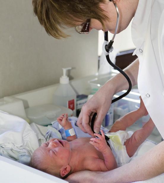De verpleegkundige, orthopedagoog of kinderverzorger bereiden uw kind voor op het onderzoek of de operatie.