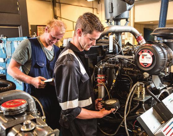 Machinist De sterkste machines onder controle Als machinist heb je de grootste, sterkste en zwaarste machines in de grond-, weg- en waterbouw onder controle.