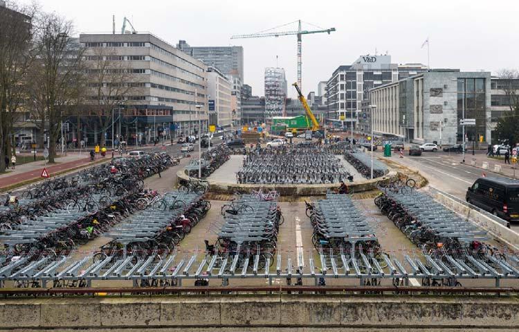 bouwwerkzaamheden plaatsvinden. Hiervoor zijn en zullen ook in de komende periode, fietsparkeerplekken moeten worden verplaatst. Uitgangspunt is steeds dat het aantal fpp minimaal gelijk blijft.