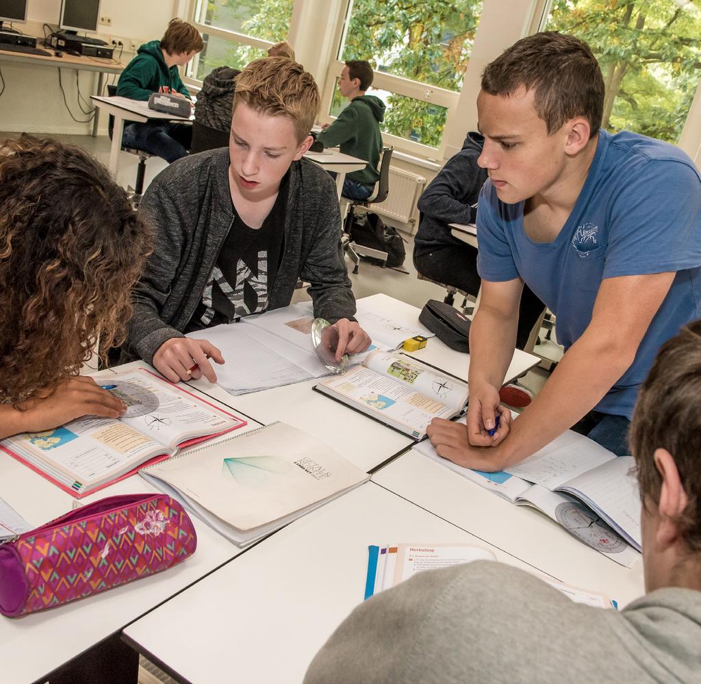 Bij De Rotonde werkt een jong team in de onderbouw. Onze docenten staan daarom dicht bij de leerlingen.