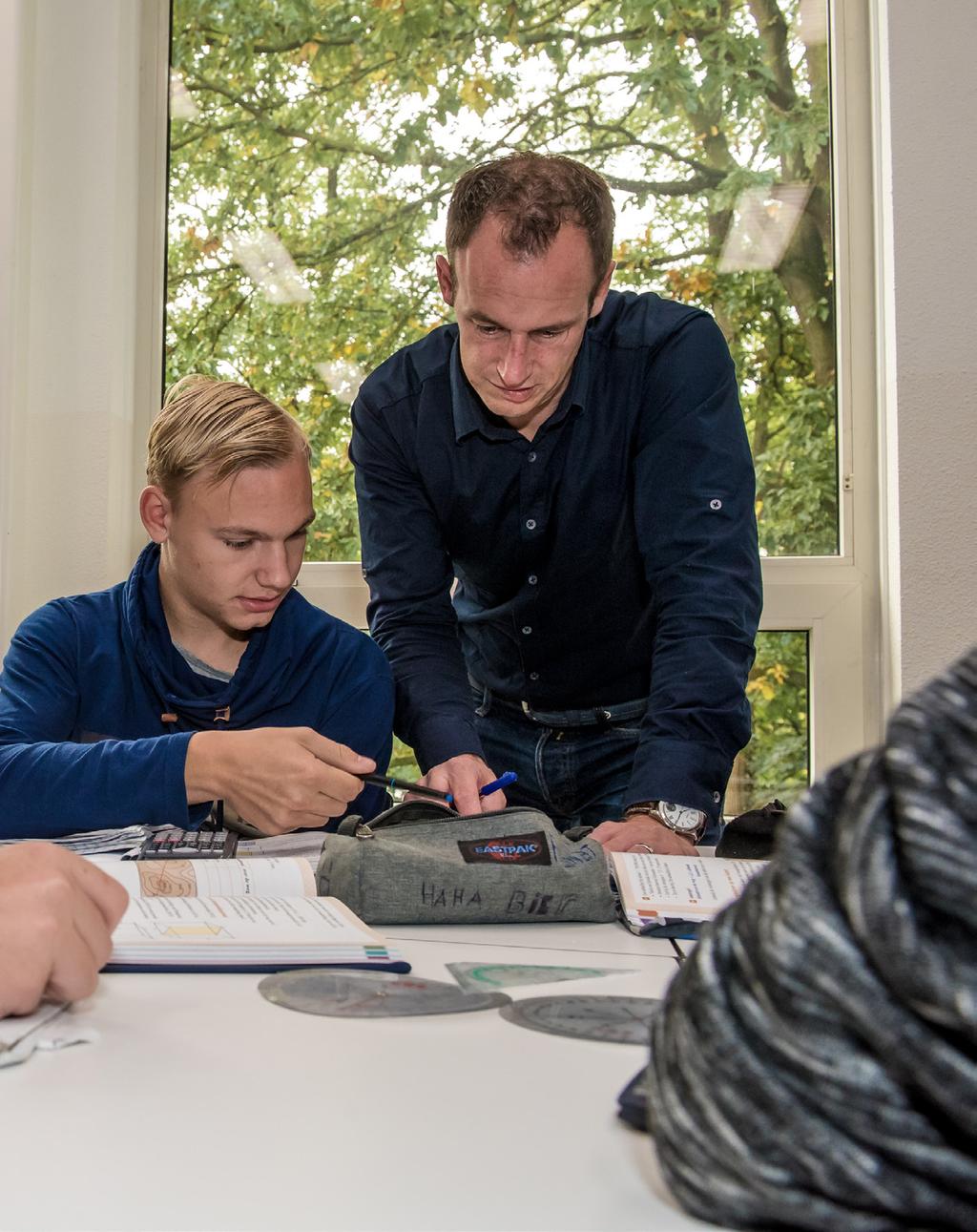 De Mentor Mentor zijn geeft mij ontzettend veel energie. De band die je met je klas en met de leerlingen opbouwt is bijzonder en stopt niet aan het einde van het schooljaar.