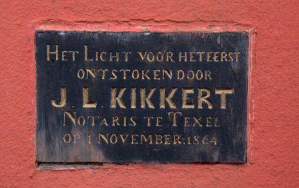 Eierland was de eerste vuurtoren in Nederland die het nieuwe pharolinegloeilicht kreeg. Het werd op 10 juli 1911 in gebruik genomen.