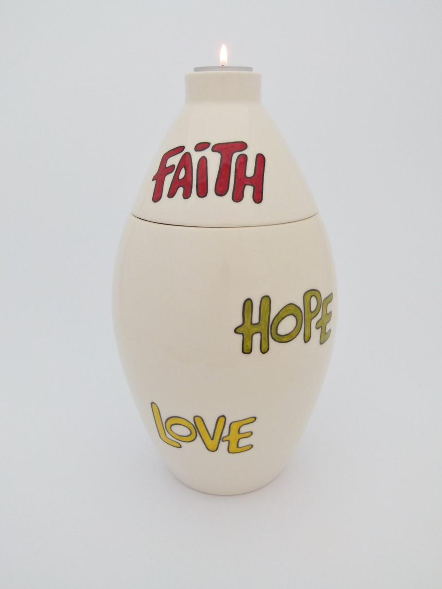27 met tekstdecoratie Faith Hope Love (geloof, hoop,