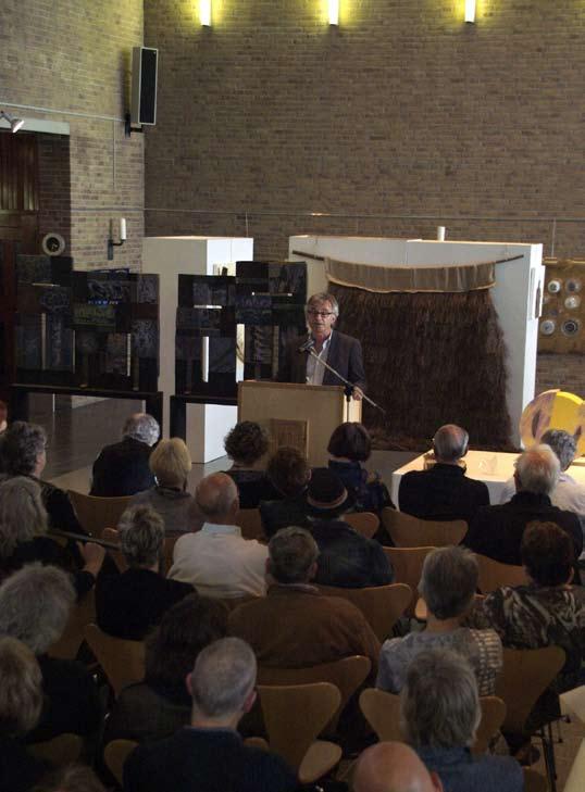 In het museum de Paviljoens te Almere is het kunstwerk van Job Koelewijn te zien met de titel Jump. Je opent een simpele deur en betreed een ruimte.