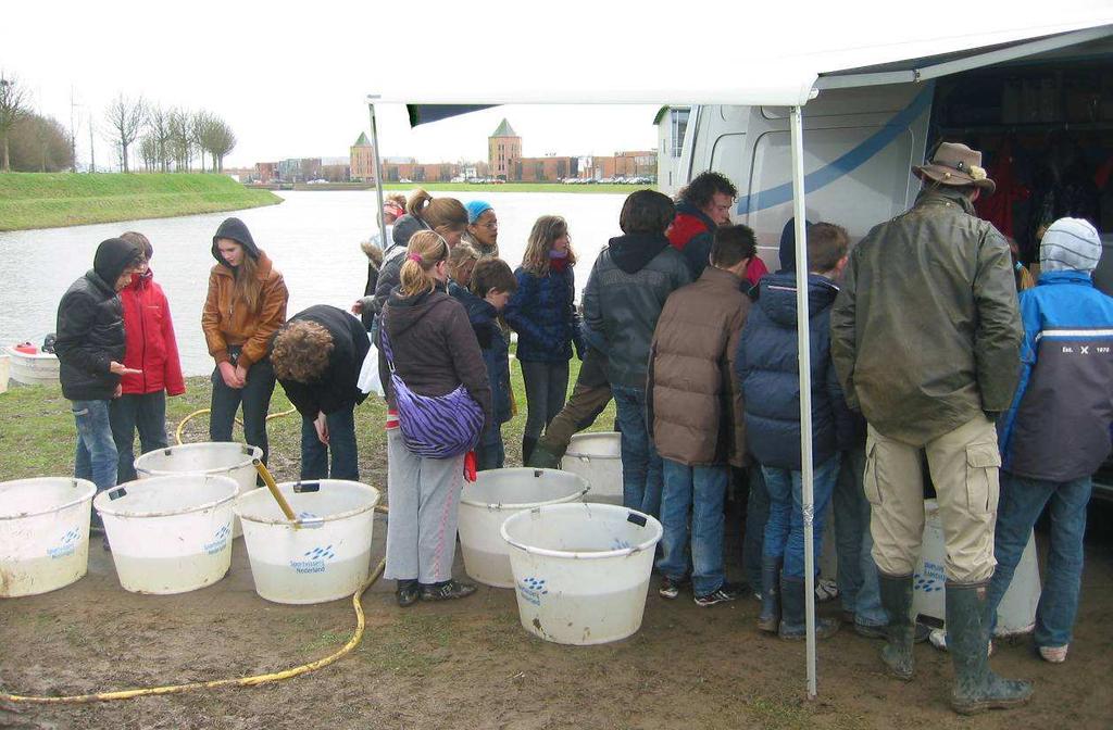 - Wateren Rondweg te Houten - voor karper en snoek. Voor de wateren geldt dat het verboden is te vissen vanaf de eilandjes, dit zijn vogelbroedgebieden.