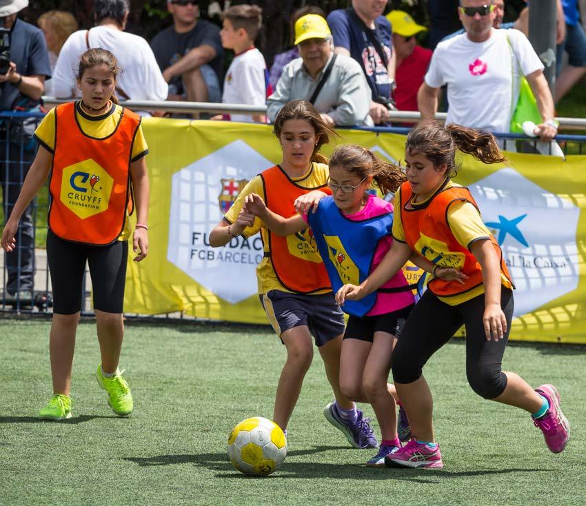 Kinderen 6 t/m 12 jaar CRUYFF SPORTS Cruyff Sports is een activiteit die jou de mogelijkheid geeft om lekker te sporten en bewegen op het Cruyff Court.