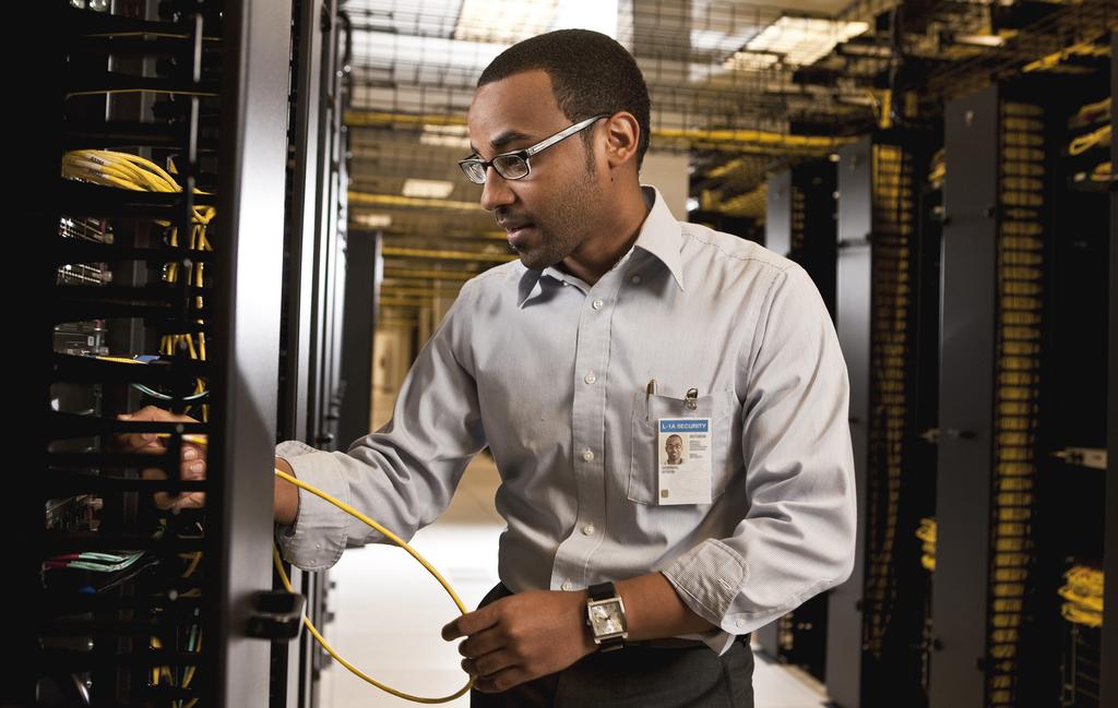 Basic Deployment levert probleemloze professionele installatie van server-, storage-, databeveiligings- en netwerksystemen door ervaren technici die de producten van Dell EMC van binnen en van buiten