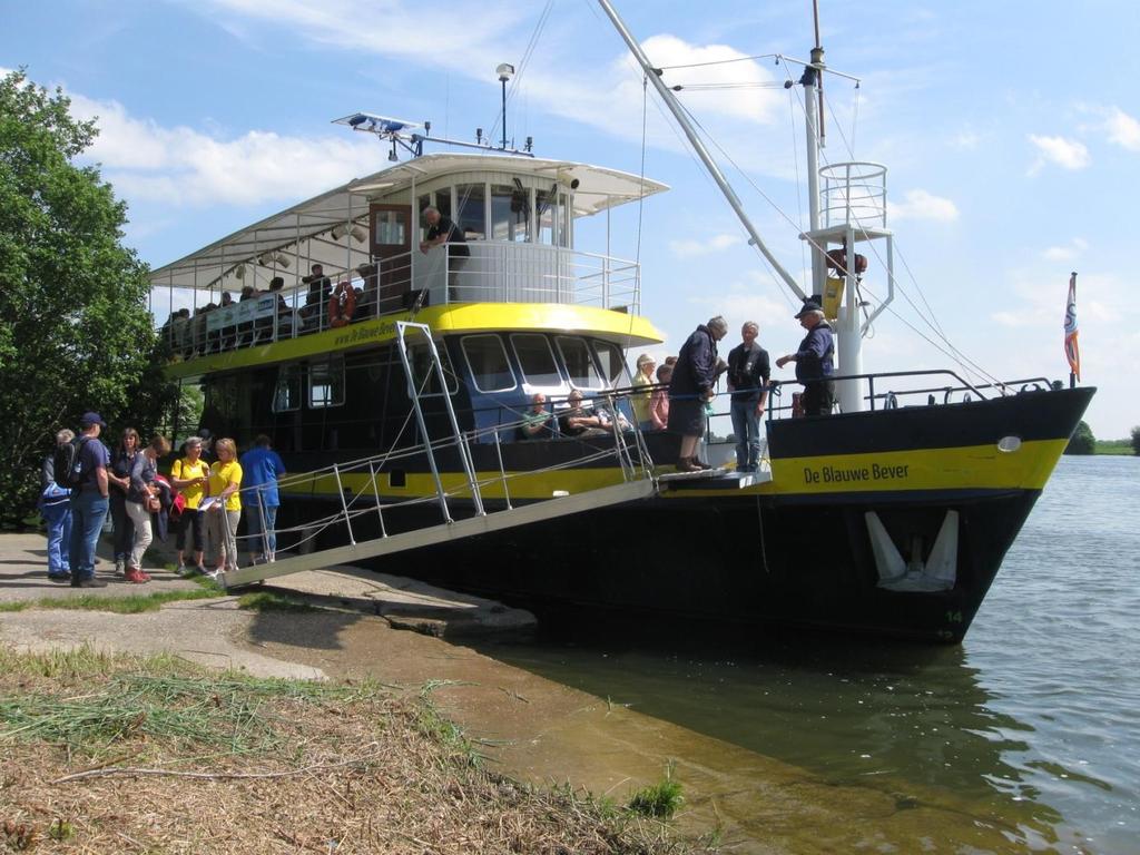 De Stichting Rijnoevervaarten heeft de loswal bij het Amerongse veer aan de Rijn ook als aanlegplaats gekozen. Van hieruit kunnen mooie RijnvaarteN gemaakt worden.