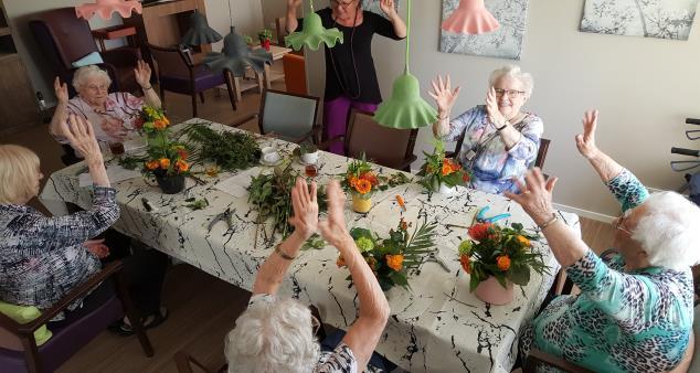 Vaste activiteiten op woensdag (vervolg) 14:00 uur Bloemschikken Willem van Abcoude zaal alle oneven weken Opgeven bij de receptie Kosten: bewoners 3,50, externen 7,- 14.