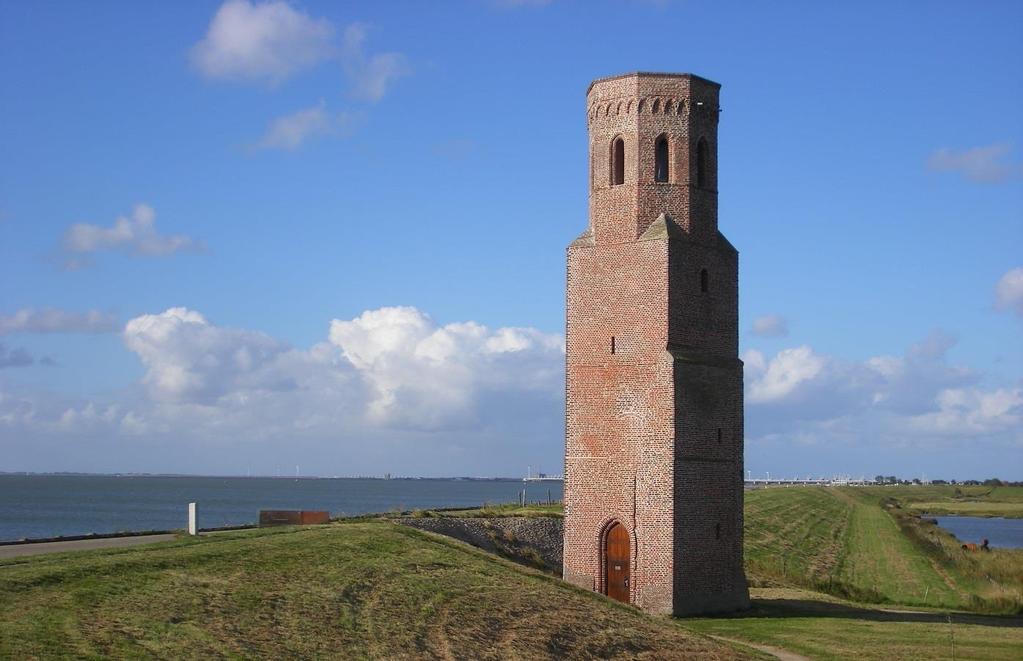 De Plompe toren van het deels verdronken dorp Koudekerke.