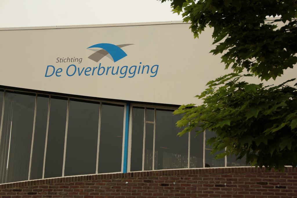 Hierbij is stichting De Overbrugging geheel verzelfstandigd, zij neemt alleen nog een aantal diensten af van stichting De Hoop.