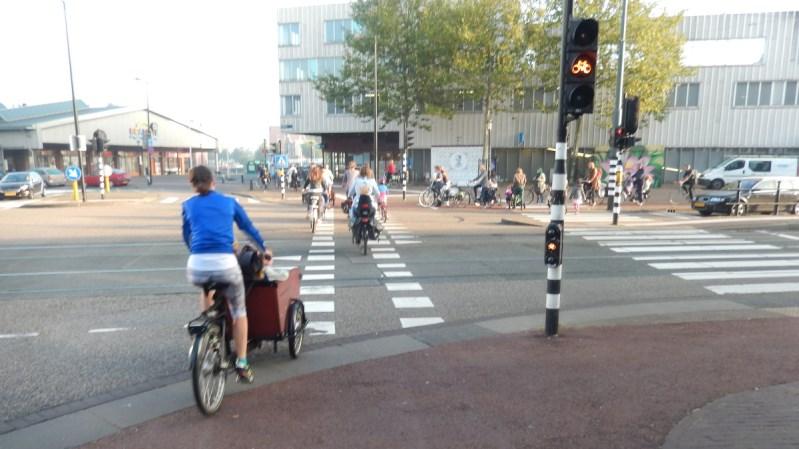 Fiets algemeen Voor verdere groei fietsverkeer is ook vlot kunnen doorfietsen belangrijk Sinds 2005 zijn wij steeds vaker en verder gaan fietsen (12 % >km)