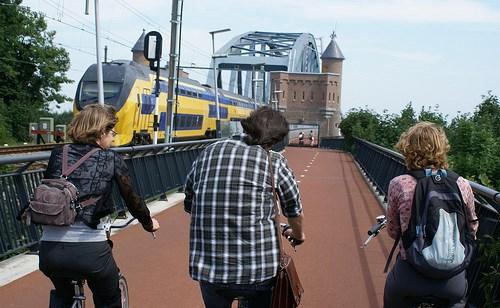 Focus op het Fietsnet Regionaal Gelders fietsnetwerk bepalend voor: Samenhang in keten en complementeren