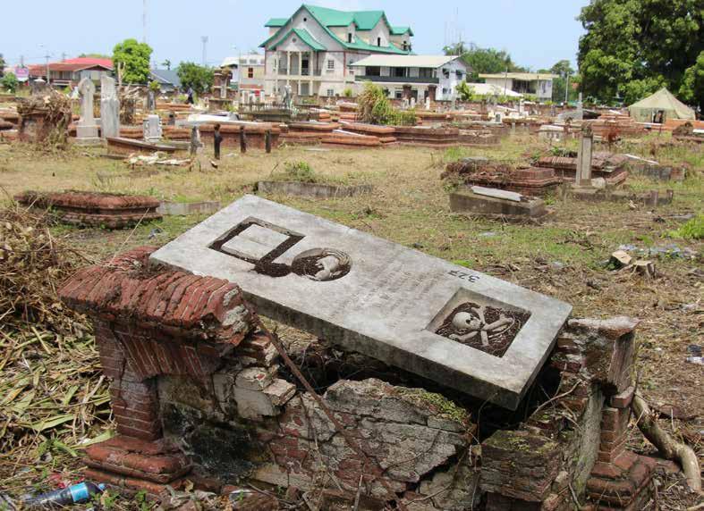 Begraafplaats Nieuwe Oranjetuin brug tussen heden en verleden Waar de stenen spreken In het hart van Paramaribo ligt een oude begraafplaats.