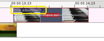 Selecteer de piano clip, dubbelklik op de RGB instelling effect in de Effectenlijst.
