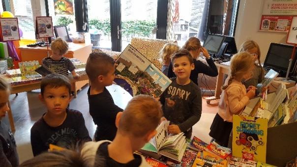 voor de kinderen van groep 3 t/m 5 kwam Arend van Dam op visite; de