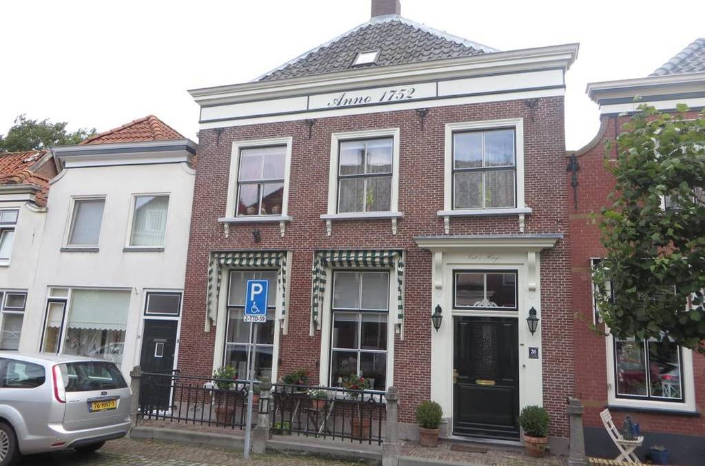 Voorstraat 36 3257 BD Ooltgensplaat Inleiding Schitterend, onder monumentenzorg gerenoveerd MONUMENTENPAND met ongekende