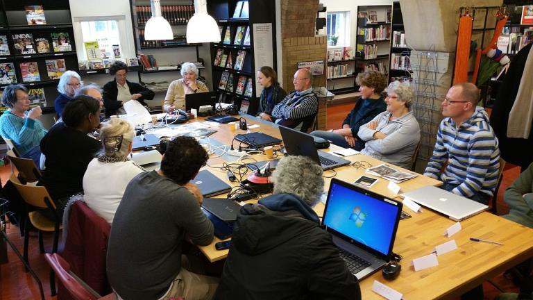 Wikipedia in de Openbare Bibliotheek Incidentele activiteiten voor 2015 Proefproject in 2015-2016 Coördinatie: KB, WMNL 4 bibliotheken (5 vestigingen) Fotodagen