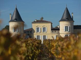 nieten Pittig en elegant Château Lilian Ladouys 2014 A.O.P. Saint-Estèphe Het chateau omschrijft zijn wijn als epicuristisch: voor de genieters dus. En hoe!