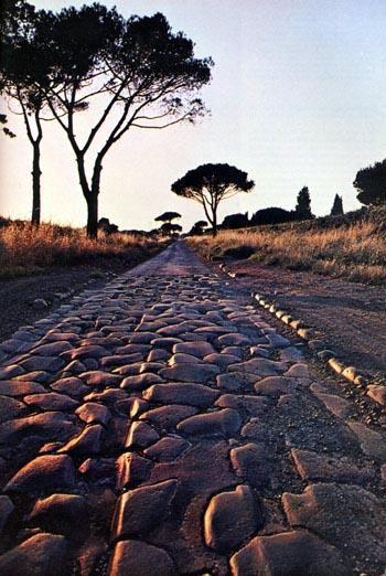 Via Appia De Via Appia werd oorspronkelijk aangelegd in 312 v.c. en was het idee van Appius Claudius Caecus, de toenmalige censor - een belangrijke magistraat - van Rome.