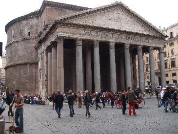 Pantheon Het Pantheon ligt aan de Piazza della rotonda en is het grootste en het langst bewaarde monument uit de Romeinse oudheid.