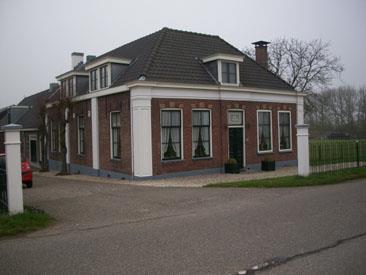 Het uitnodigen van klassen in de bovenbouw van de basisschool om die kinderen kennis te laten maken met stamboomonderzoek. 8 2.