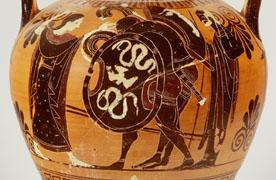 Na de dood van Achilles bracht Ajax diens lichaam in veiligheid, terwijl Odysseus de Trojanen op afstand hield.