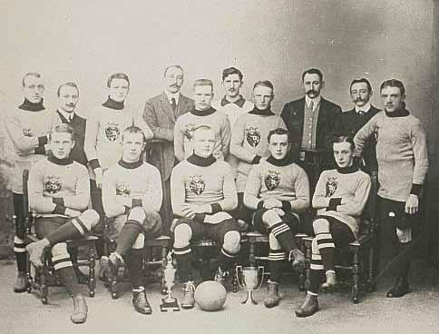 GESCHIEDENIS We zijn trots op onze lange clubgeschiedenis. RKVV Wilhelmina is opgericht op zondag 1 oktober 1897 en is daarmee één van de oudste voetbalverenigingen in Nederland.