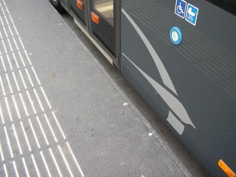 Daarmee komt de gewenste aansluiting tussen de instap van de bus en het perron in gevaar. Een betonverharding is prima bestand tegen spoorvorming, ook bij bushaltes en busstations.
