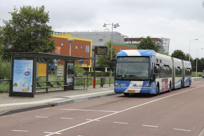 - bussen met meer dan twee assen die niet langer mogen zijn dan 15,00 m; - gelede bussen met een maximale lengte van 18,75 m; - dubbelgelede bussen hebben een maximale lengte van 24,00 m.