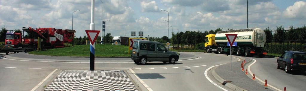 4 Wegtype Wegtype CROW wegbeheer 2 Zwaarbelaste wegen 3 Gemiddeld belaste wegen 4 Lichtbelaste wegen Wegtypen Indicatie gebruiksfunctie (Turbo) rotonde R > 50 Provinciale weg Bedrijfsverharding /