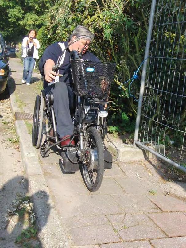 tegels liggen ongelijk en los. Foto SZ 4.076. 92.