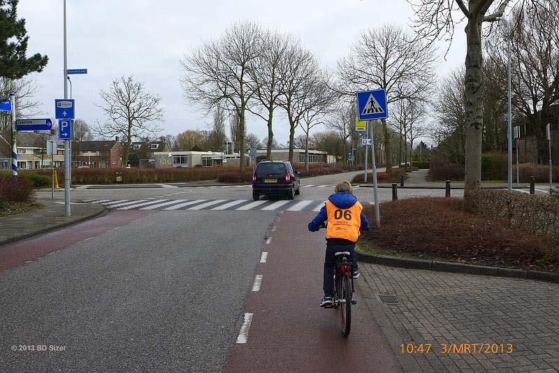 Oversteken kruising Mauvestraat Nieuwstraat (F) Kijk naar rechts of je