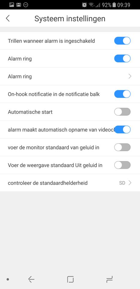 ring/beltoon horen bij alarm; stel in welke beltoon er te horen is bij alarm; toon een notificatie in de balk; start de app automatisch op na start telefoon; maak automatische opname bij alarm; voer