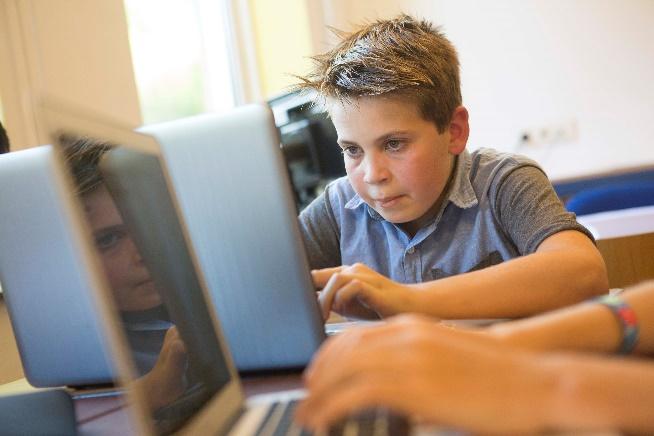 Bring your own device (BYOD) Leerlingen hebben bij ons op school een laptop of tablet (device) nodig ter ondersteuning van hun lessen op Het Stedelijk.